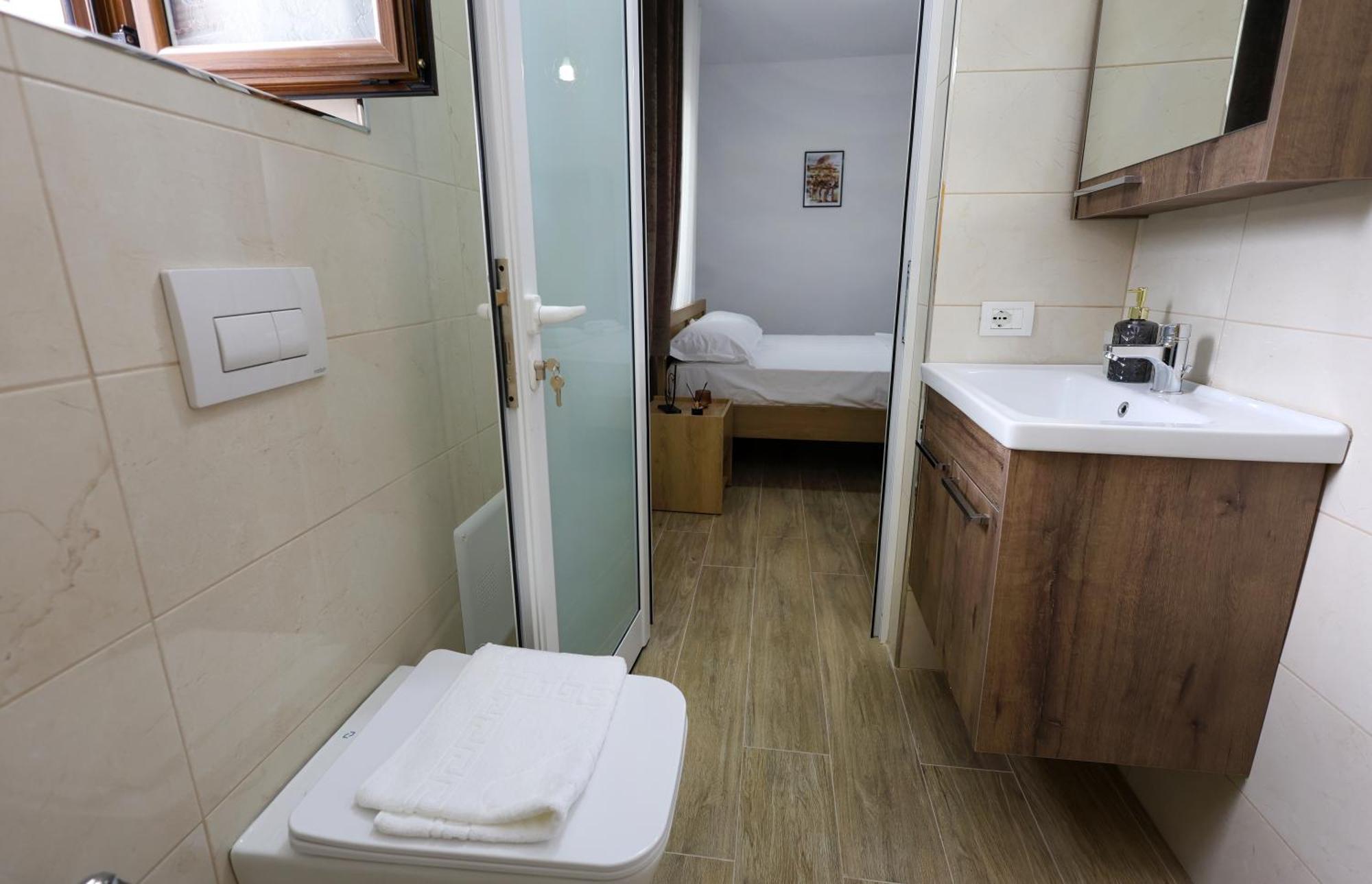 בראט Hotel Vila Vreko B&B מראה חיצוני תמונה