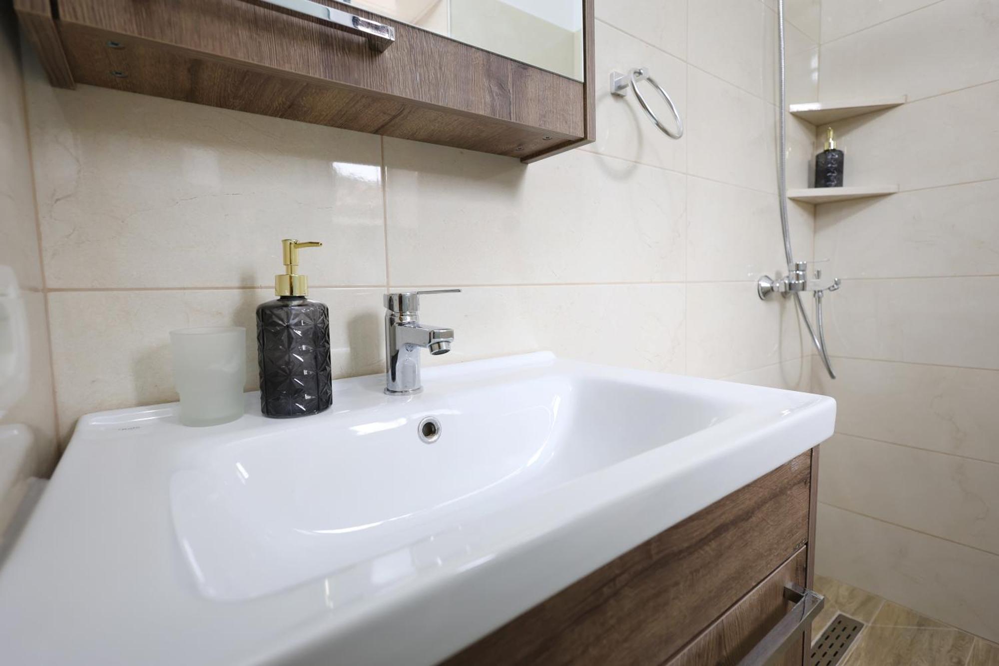 בראט Hotel Vila Vreko B&B מראה חיצוני תמונה